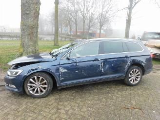 krockskadad bil bromfiets Volkswagen Passat 1.6 tdi 2016/1
