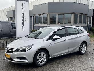 Käytettyjen commercial vehicles Opel Astra SPORTS TOURER 1.4 Business Executive 2018/6