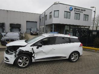 damaged caravans Renault Clio 1.5dci Estate AIRCO NAVI E6 2017/7