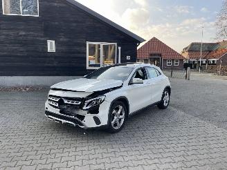 dommages scooters Mercedes GLA 200 AUTOMAAT Panoramadak Navi Clima Camera Leer PDC B.J 2017 2017/5